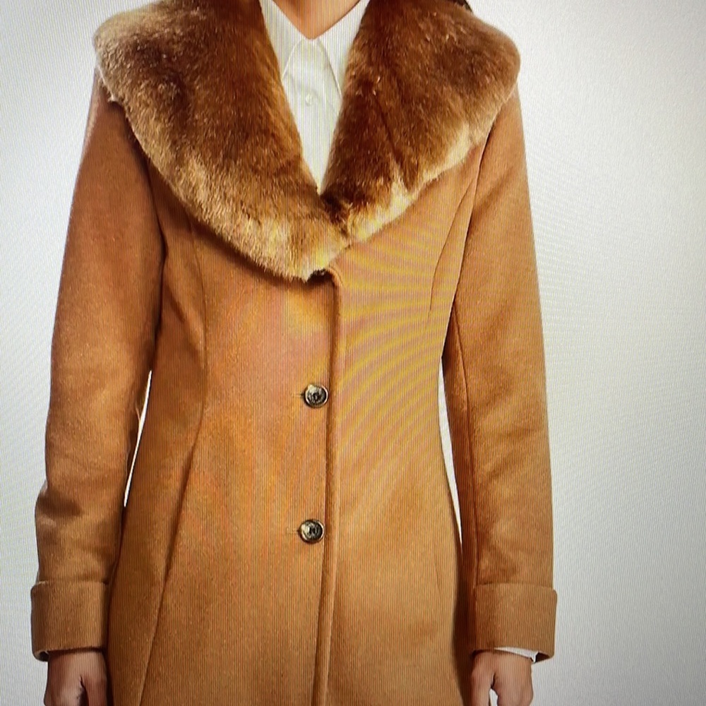 Camel coat with fur